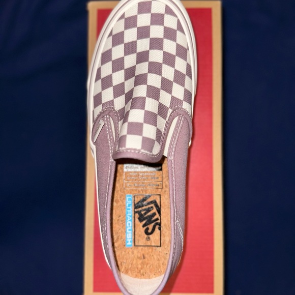 Vans in the color Pure Purple, size 7.5 in men and 9.0 in women - Picture 3 of 3